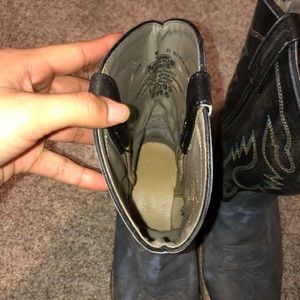 Cowgirl boots only worn twice